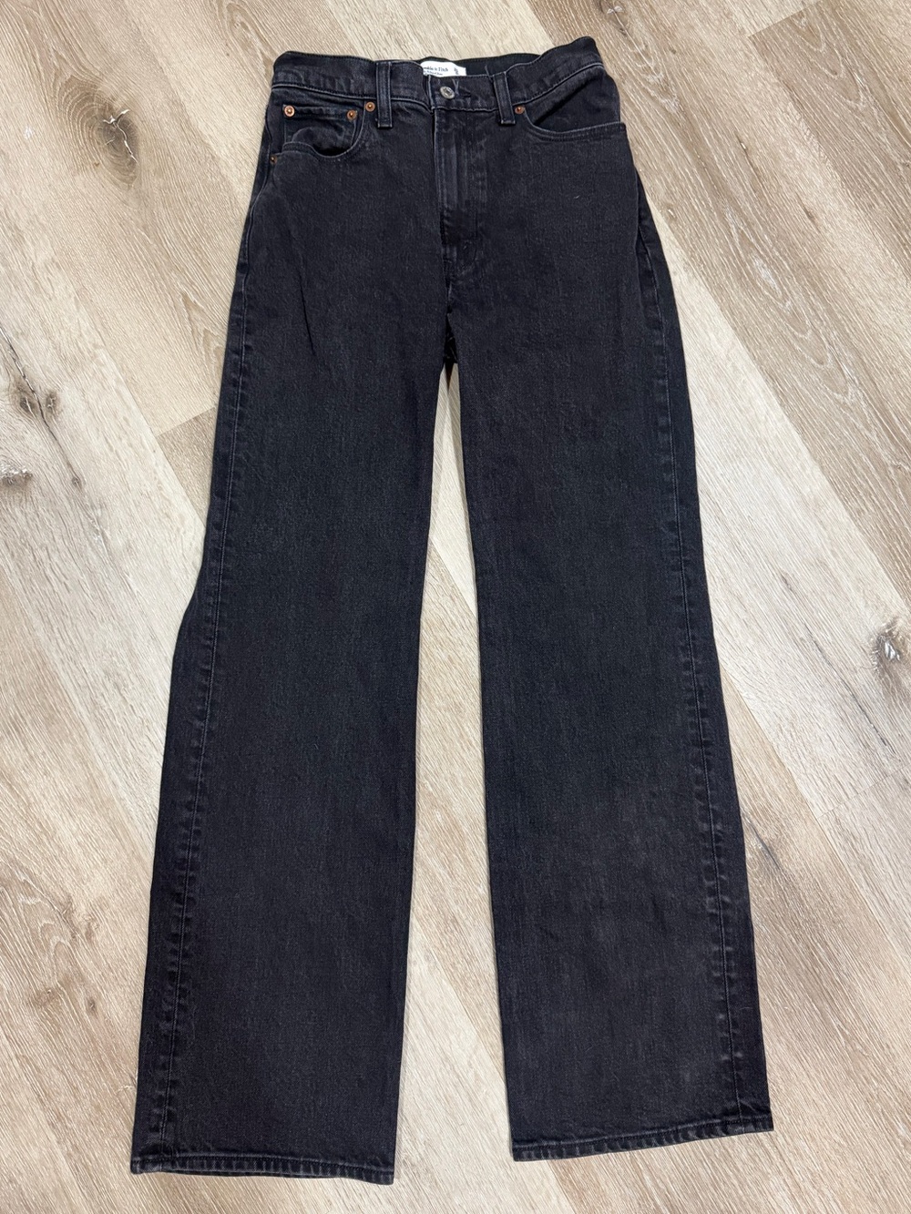 Abercrombie & Fitch Black The 90’s Relaxed high rise Jeans